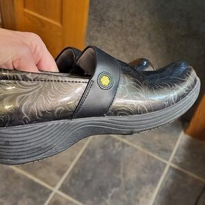 Dansko Work Wonders Black Slip-Resistant Work Shoes Size 37/6.5